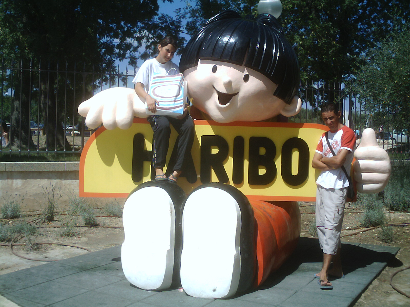 ma soeur et moi a l'usine haribo a uzes